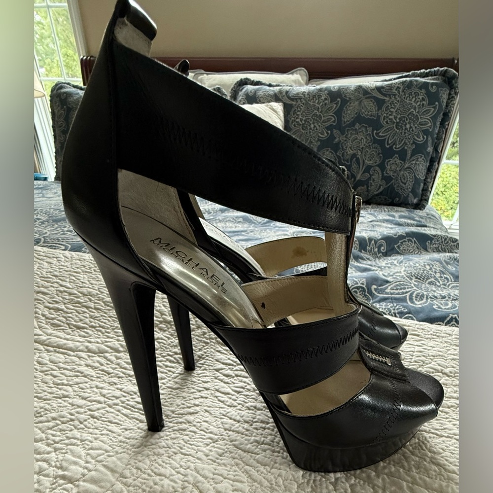 NWOB Michael Kors Black Strappy Platform Heels - Size US 9 - Picture 9 of 9